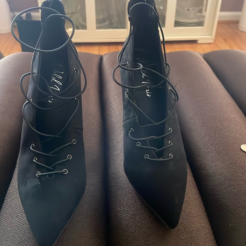 Black velvet shoes with lace. Heel height 3 1/2.